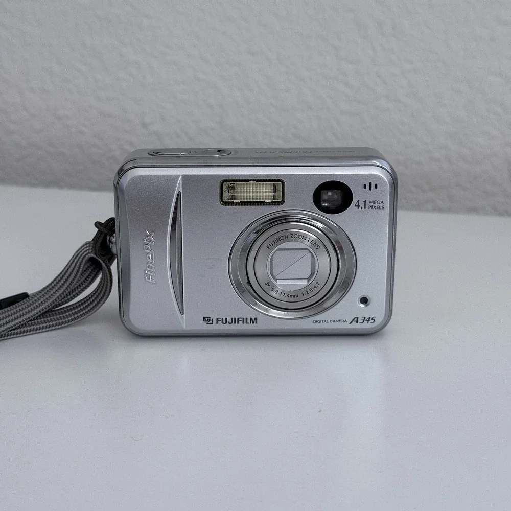 Fujifilm FinePix A345 Digital 4.1MP 3x Zoom Silver CAMERA ONLY *LENS NEED REPAIR